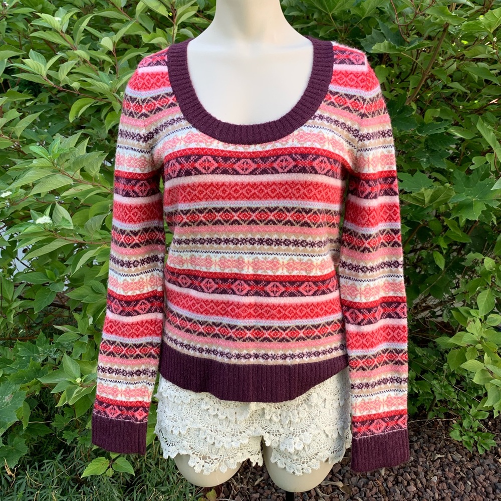 Soft & comfy, super cute sweater. Great condition!